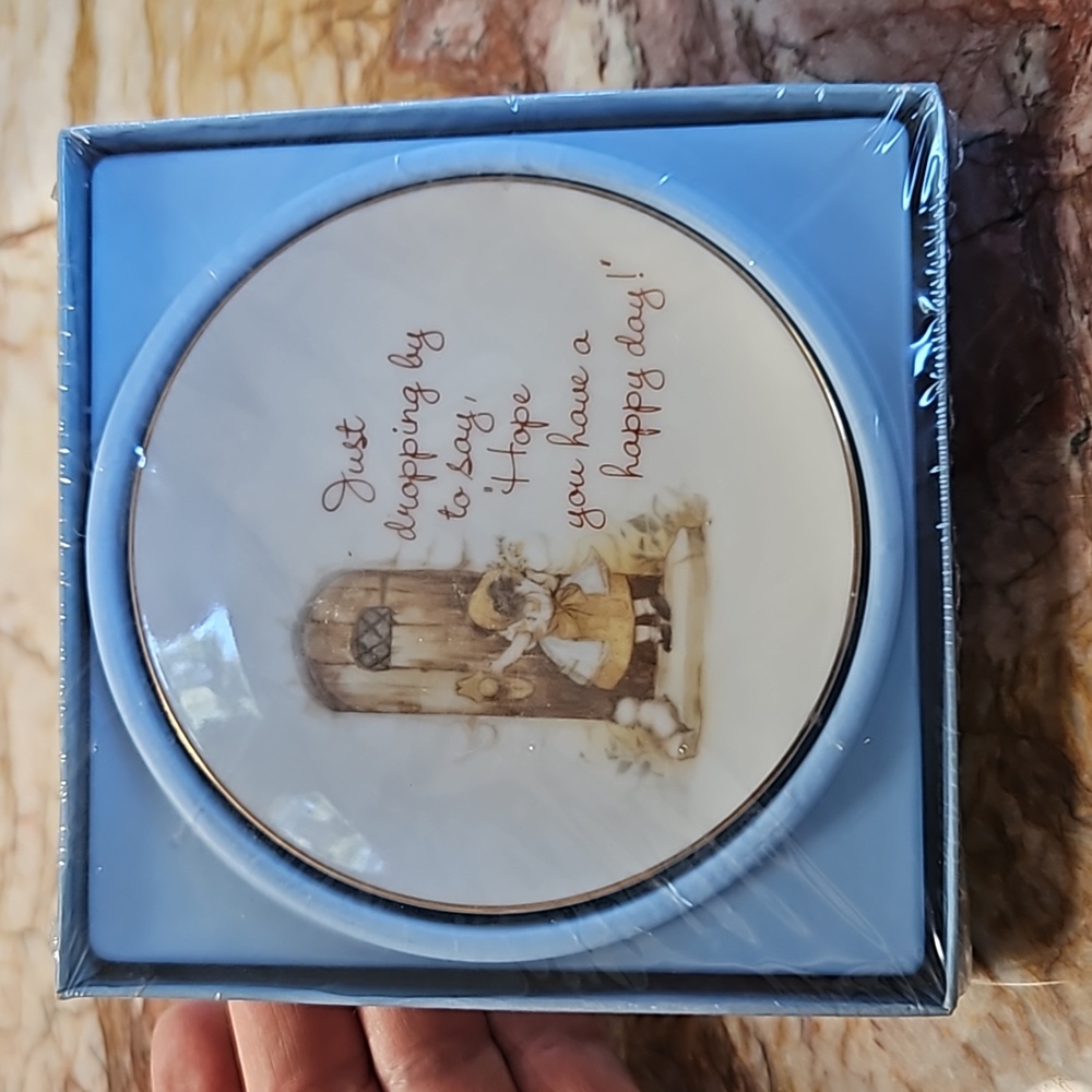 HAVE A HAPPY DAY Collectible Plate Decor